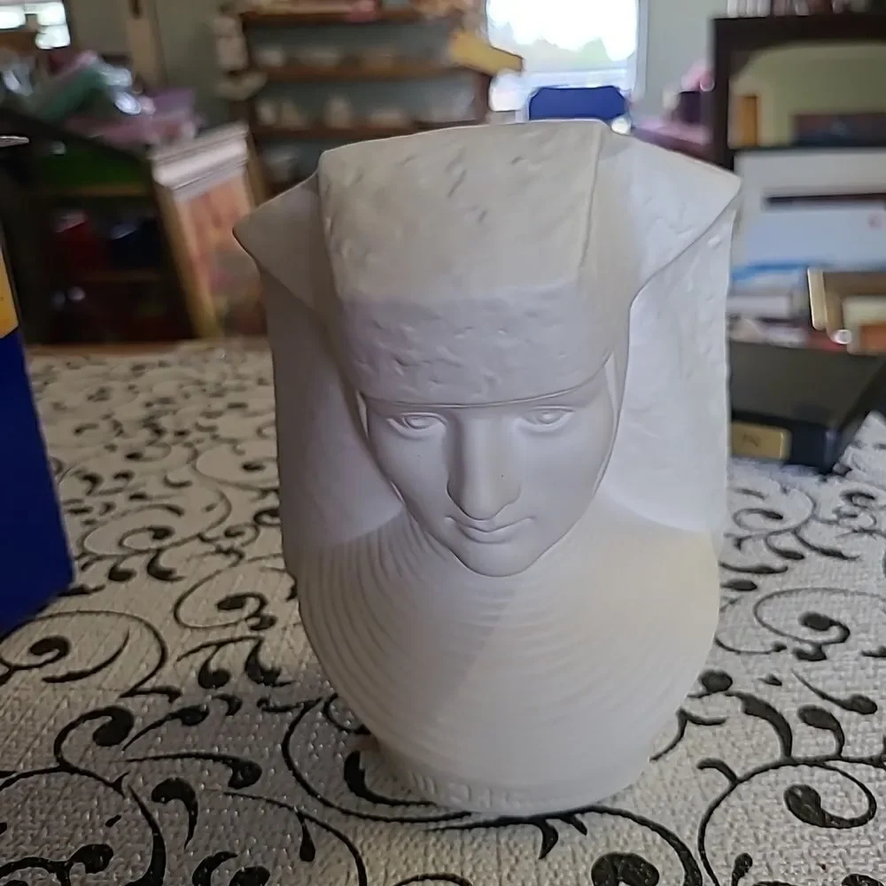 M.J.Hummel Bust